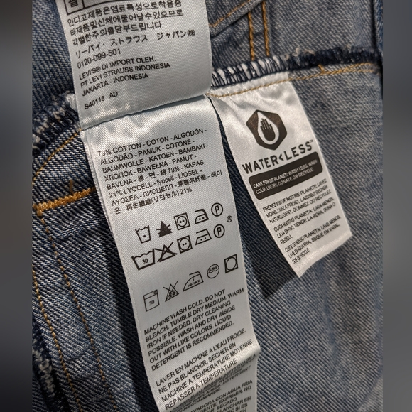 Levi's premium original trucker jean jacket, color medium wash, size medium - Picture 6 of 6